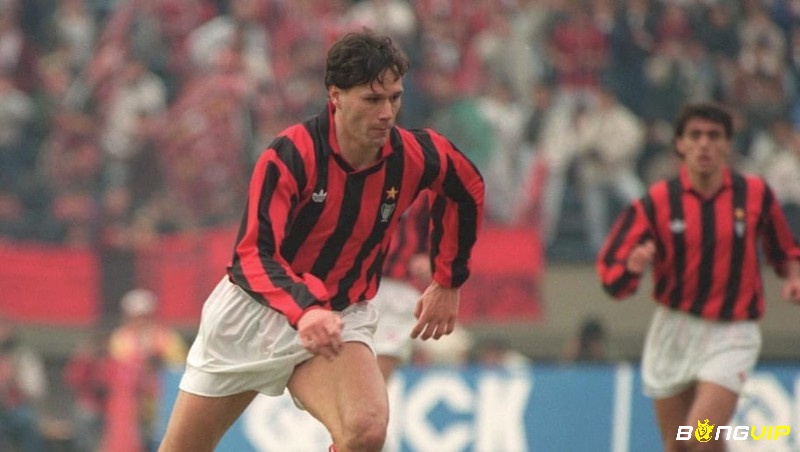 Tiền đạo Marco Van Basten - Cầu thủ xuất sắc nhất AC Milan