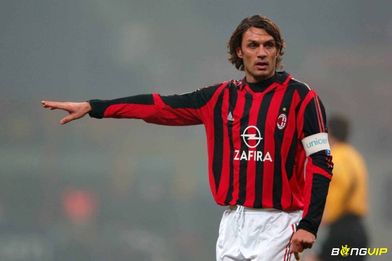  Hậu vệ trái Paolo Maldini - Cầu thủ xuất sắc nhất AC Millan