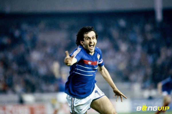 Cầu thủ ghi bàn nhiều nhất Euro là Michel Platini ghi được 9 bàn