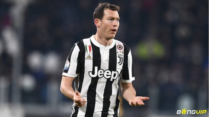 Stephan Lichtsteiner tư duy phòng ngự tốt