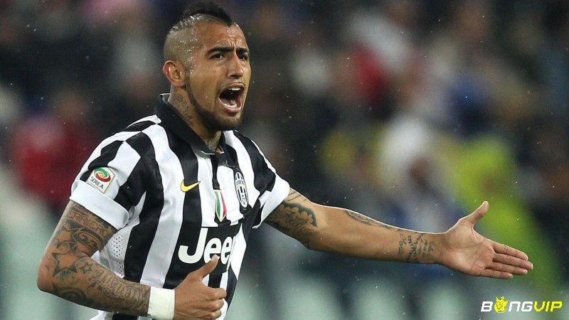 Arturo Vidal luôn hết lòng và không gục gã trước đối thủ