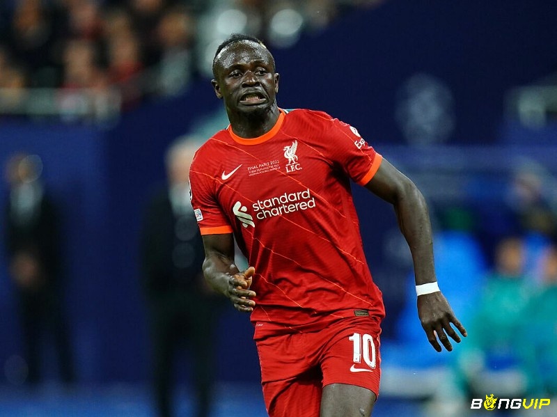 Sadio Mane ra sân với tinh thần thép