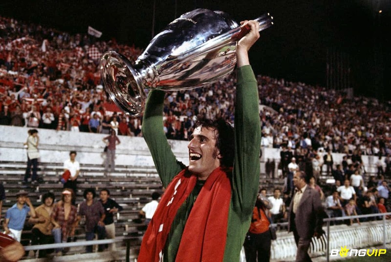 Ray Clemence người chuyên cả phá những siêu phẩm