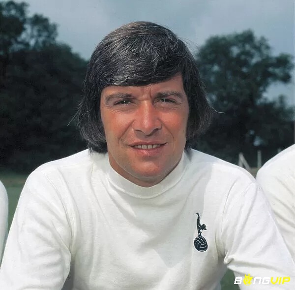 Hậu vệ: Cyril Knowles - Đội hình xuất sắc nhất Tottenham 