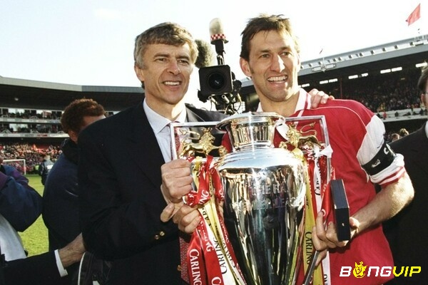 Huyền thoại cầu thủ xuất sắc nhất Arsenal Tony Adams