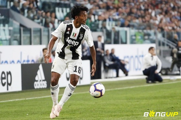 Juan Cuadrado (Juventus)- trung vệ hay nhất Serie A