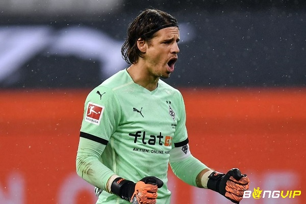 Yann Sommer là thủ thành có tỷ lệ cản phá bóng cao nhất mùa giải 2019/20