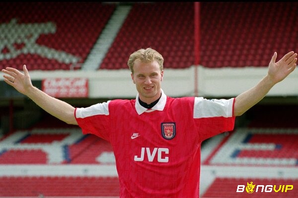 Tiền đạo hay nhất của Arsenal ghi danh cầu thủ Dennis Bergkamp