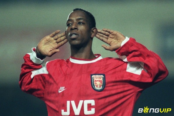 Ian Wright trở thành tiền đạo hay nhất clb Arsenal nhờ thành tích tốt