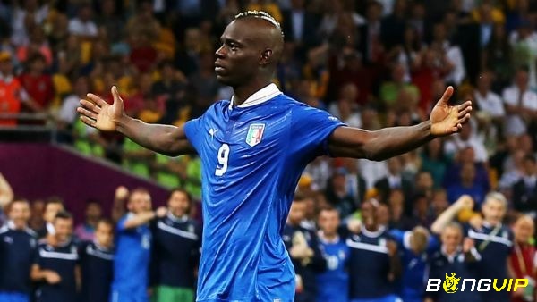 Tiền đạo hay nhất giải đấu Euro -  Balotelli.