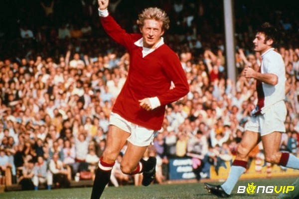 Tiền đạo hay nhất Manchester United là Denis Law