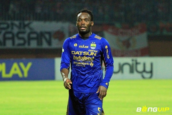 Michael Essien - Tiền vệ hay nhất Chelsea hiện nay.