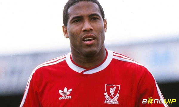 Top tiền vệ hay nhất Liverpool không thể không nhắc đến John Barnes