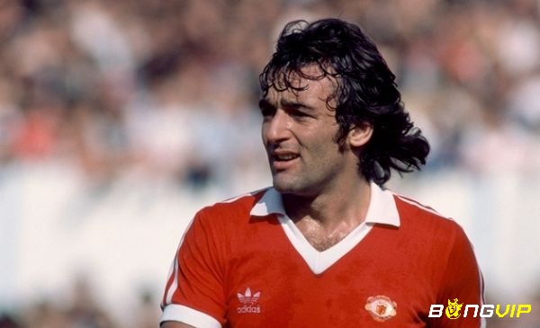 Lou Macari - tiền vệ hay nhất của Manchester United