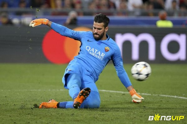 Thủ môn hay nhất C1 Alisson Becker.