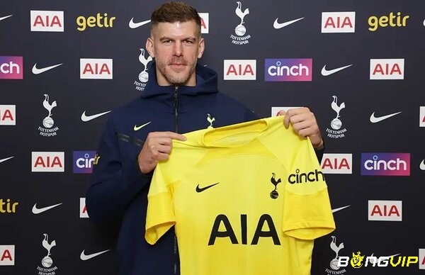 Fraser Forster đầu quân cho Tottenham từ năm 2022