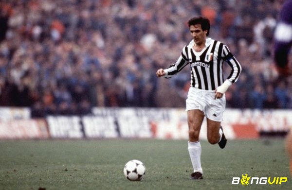 Gaetano Scirea cùng đội tuyển Juve giành được vô địch cúp C1 