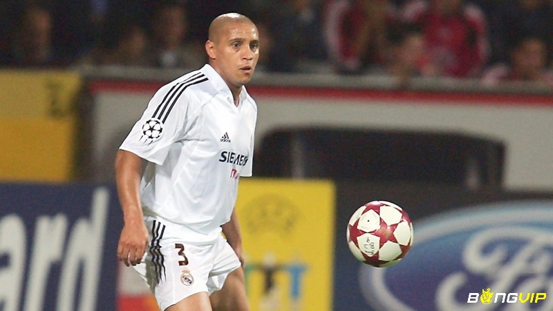 Tiểu sử Roberto Carlos - Tuổi thơ của cầu thủ Hugo Sanchez