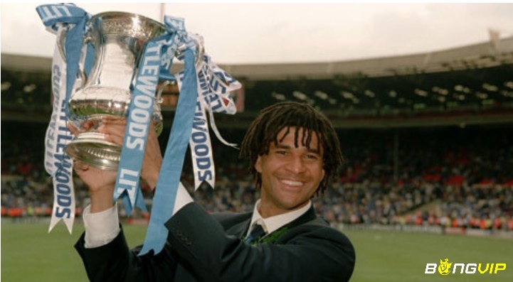 Ruud Gullit giúp nước nhà có được vô địch Euro 1988