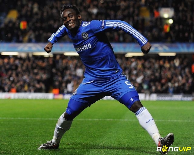 Tiền vệ Michael Essien nằm trong đội hình xuất sắc nhất Chelsea