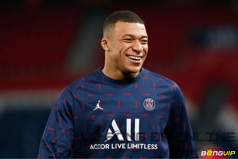 Hàng tiền đạo đội hình xuất sắc nhất PSG có Edinson, Ibrahimovic, Mbappé