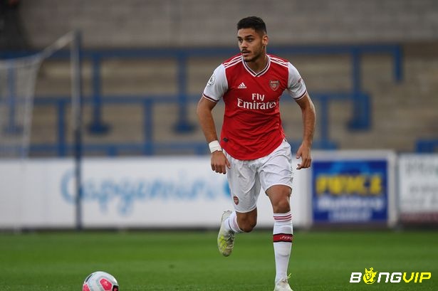 Konstantinos Mavropanos là cầu thủ tài năng đứng trong danh sách top hậu vệ hay nhất Bundesliga