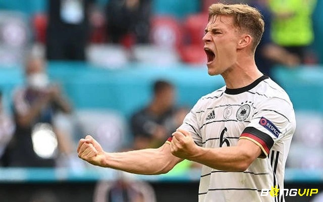 Joshua Kimmich là hậu vệ phải đa năng xứng đáng nằm trong top hậu vệ hay nhất Bundesliga