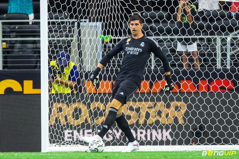 Thibaut Courtois vượt qua nhiều thủ thành xuất sắc nằm top thủ môn hay nhất C2