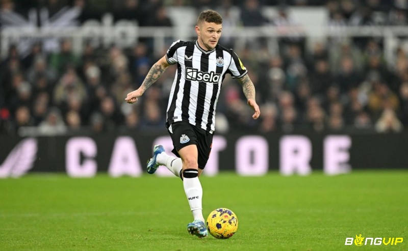 Top hậu vệ hay nhất Ngoại Hạng Anh phòng thủ tấn công tốt - Kieran Trippier