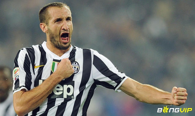 Giorgio Chiellini là cái tên đầu tiên xuất hiện trong danh sách top hậu vệ hay nhất Serie A 