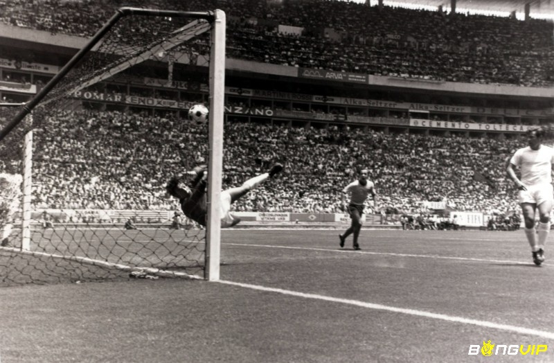 Top thủ môn hay nhất World Cup xuất sắc với khả năng phản xạ đỉnh là Gordon Banks (Anh)