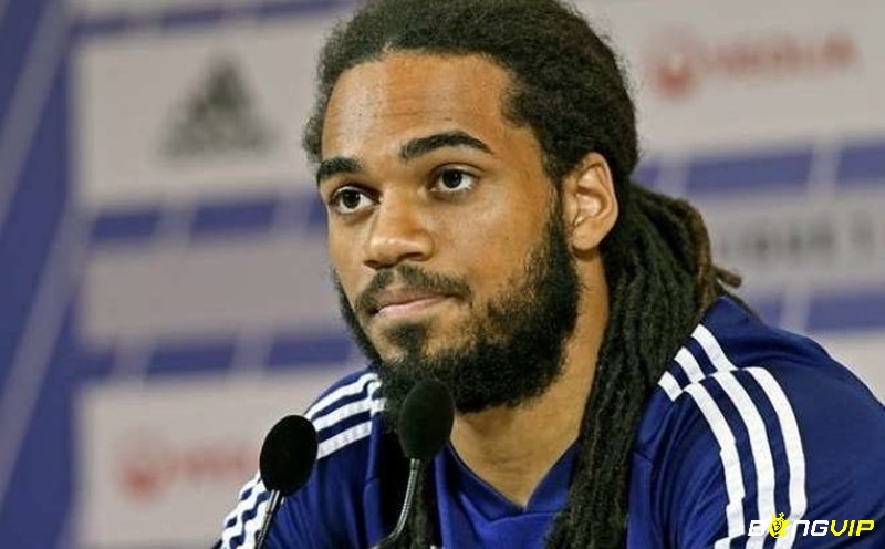 Jason Denayer ghi dấu trong top trung vệ hay nhất Ligue 1 nhờ khả năng phòng ngự tốt