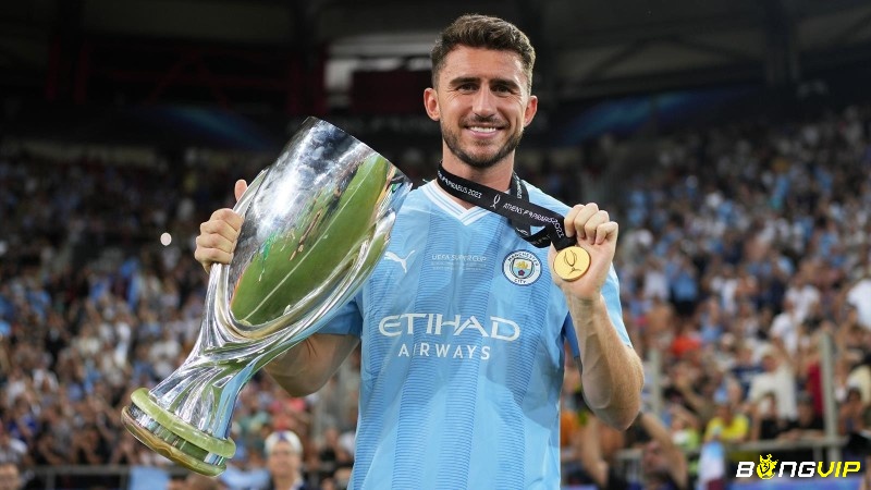 Đứng thứ 3 top trung vệ hay nhất Ngoại hạng Anh là Aymeric Laporte (Manchester City)