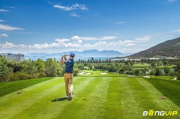 Phí thuê sân chiếm phần lớn chi phí chơi golf