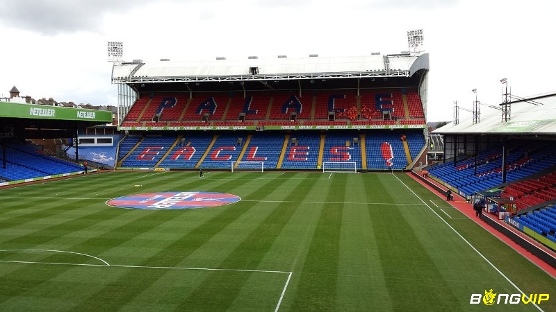 Sân nhà của Crystal Palace là Selhurst Park