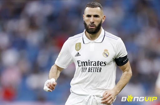 Áo của CLB Real Madrid có màu chủ đạo là màu trắng.