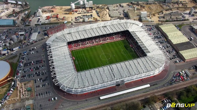 Sân vận động sân nhà của CLB Southampton là St. Mary's Stadium