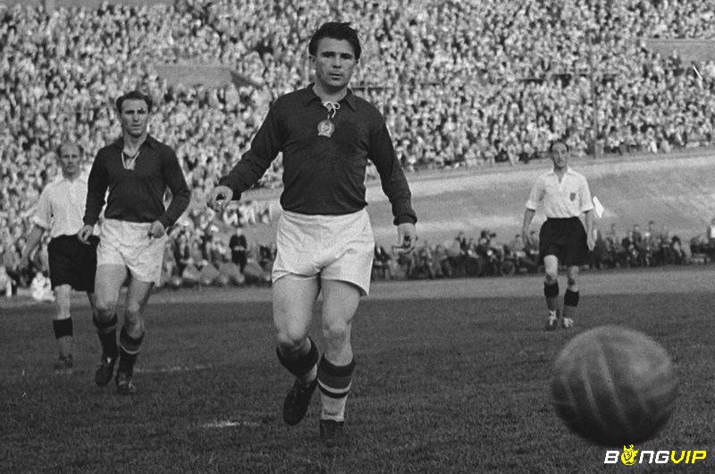 Ferenc Puskas là một tiền vệ công kiệt xuất của bóng đá 