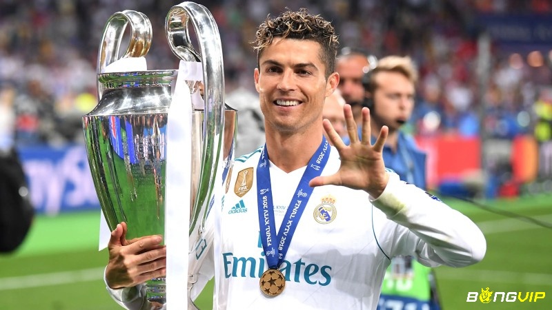 Trong tiểu sử Ronaldo thi đấu cho Real Madrid từ năm 2009 đến năm 2018