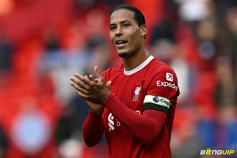 Van Dijk là cái tên đầu tiên xứng đáng được nhắc tới trong danh sách top trung vệ hay nhất C2