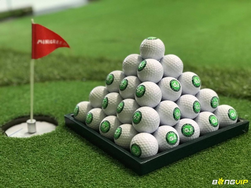 Golfer cần có bóng để mà đánh gôn tại nhà