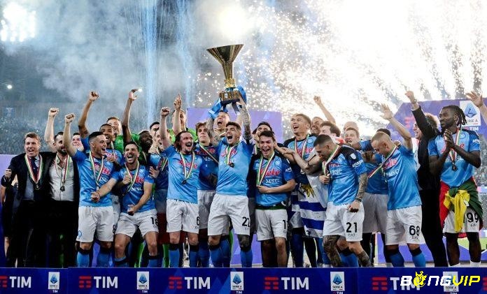 CLB Napoli đã giúp Serie A tái lập kỷ lục sau 17 năm tại Champions League