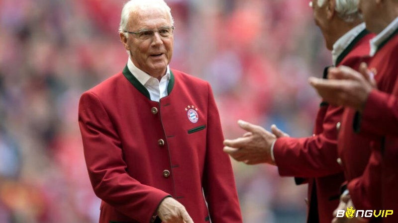 Franz Beckenbauer có phong thái chỉn chu, lịch lãm khi là huấn luyện viên