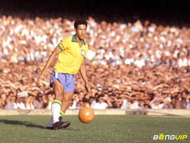 Siêu "dị nhân" World Cup là Garrincha