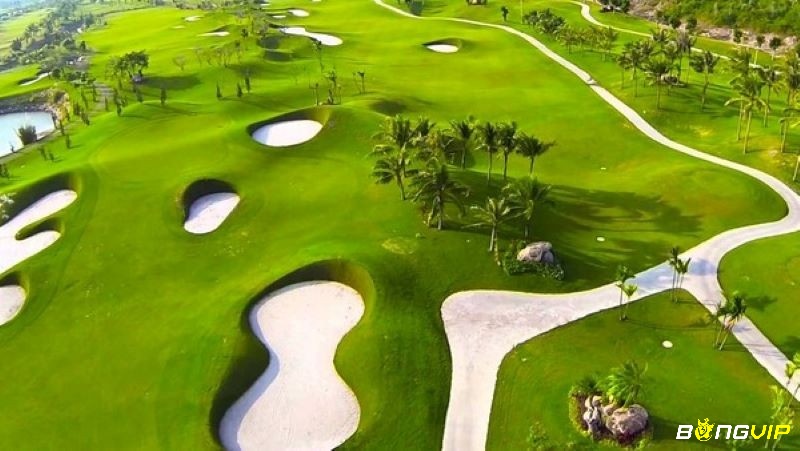 Sân golf Diamond Bay là sân golf bảo tồn những đặc điểm đẹp nhất của địa hình