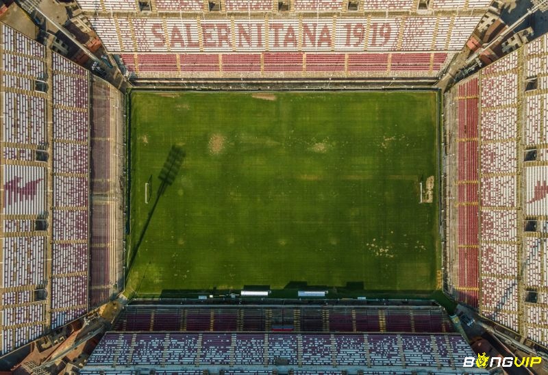 Sân vận động Stadio Arechi là sân nhà của CLB Salernitana