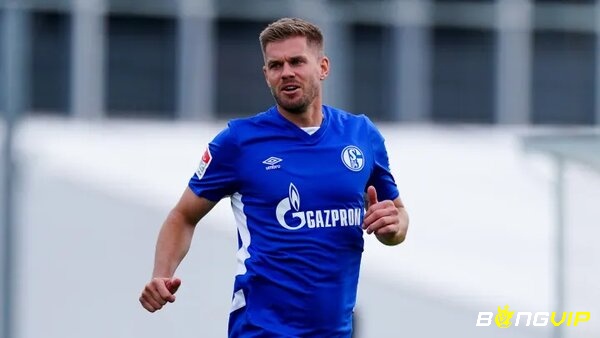 Áo đấu của Schalke 04 là màu xanh ngọc bích