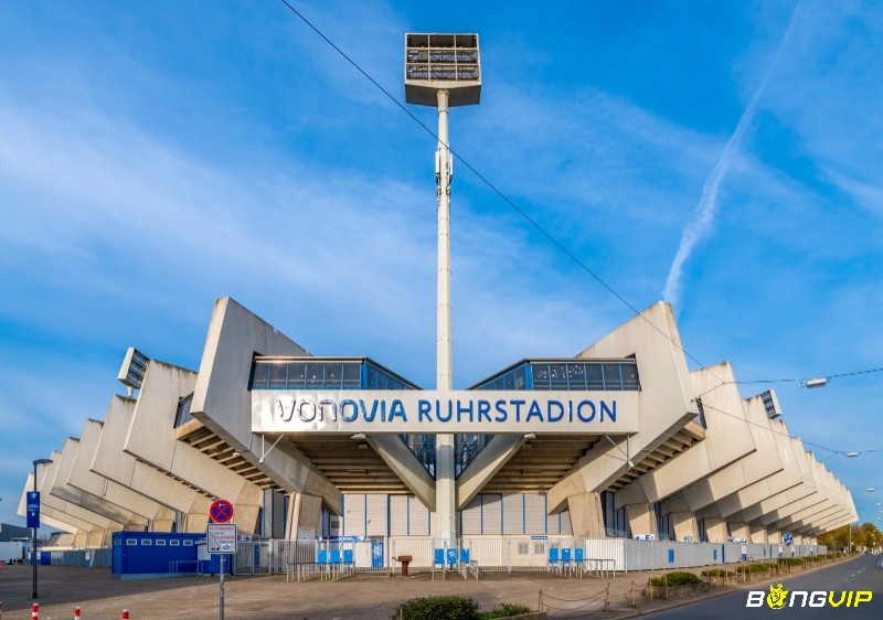 Sân vận động Vonovia Ruhrstadion được xây dựng năm 1921 với sức chứa hơn 30.000 khán giả