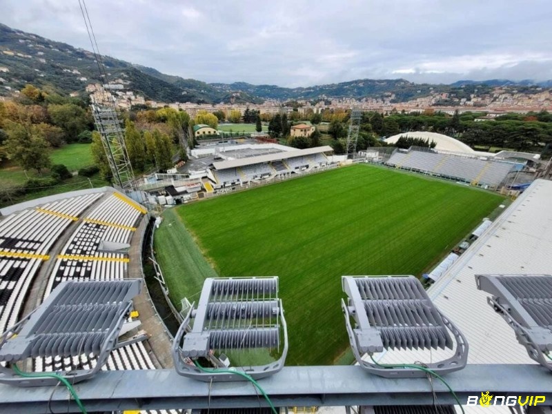 Sân vận động Stadio Alberto Picco được xây năm 1919 với sức chứa hơn 11.000 người