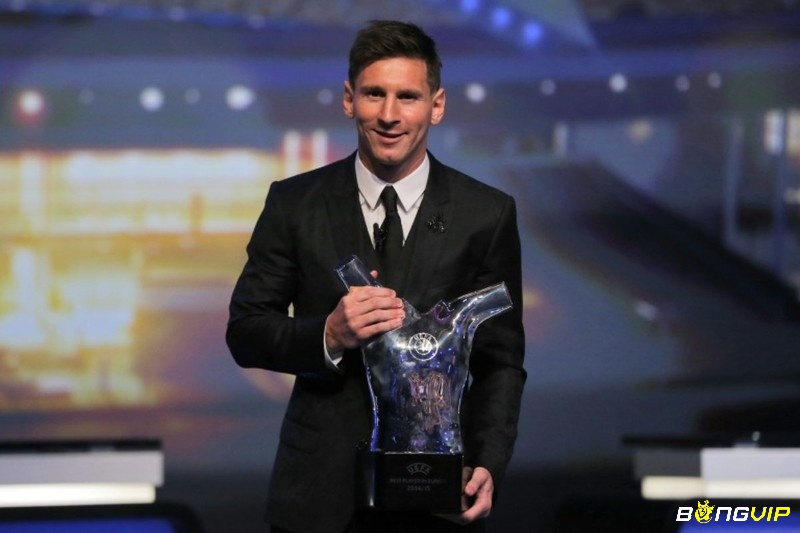 Giải thưởng cầu thủ xuất sắc nhất năm của UEFA thiết lập từ năm 2011 và Lionel Messi là người đầu tiên nhận giải